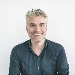 Portret-Vincent-Luyendijk-photo-by-Sophia-van-den-Hoek-vierkant
